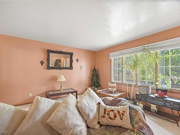 4th image of 5631 S Park Blvd