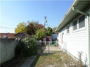 3rd image of 25039 Leach St