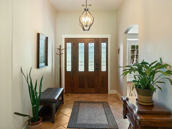 3rd image of 612 Shasta Way