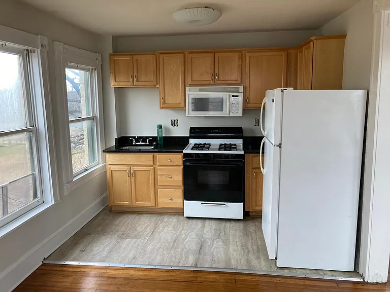 251 Robert St #6 — Photo 13