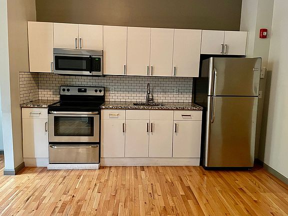 2nd image of 511-513 Cathedral St #513CATH-1A