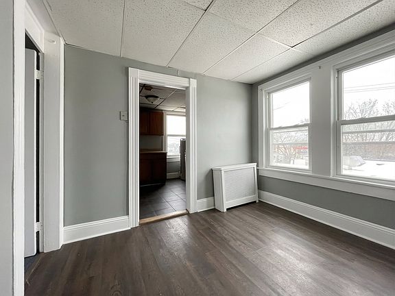 5th image of 307 Main St APT 2A