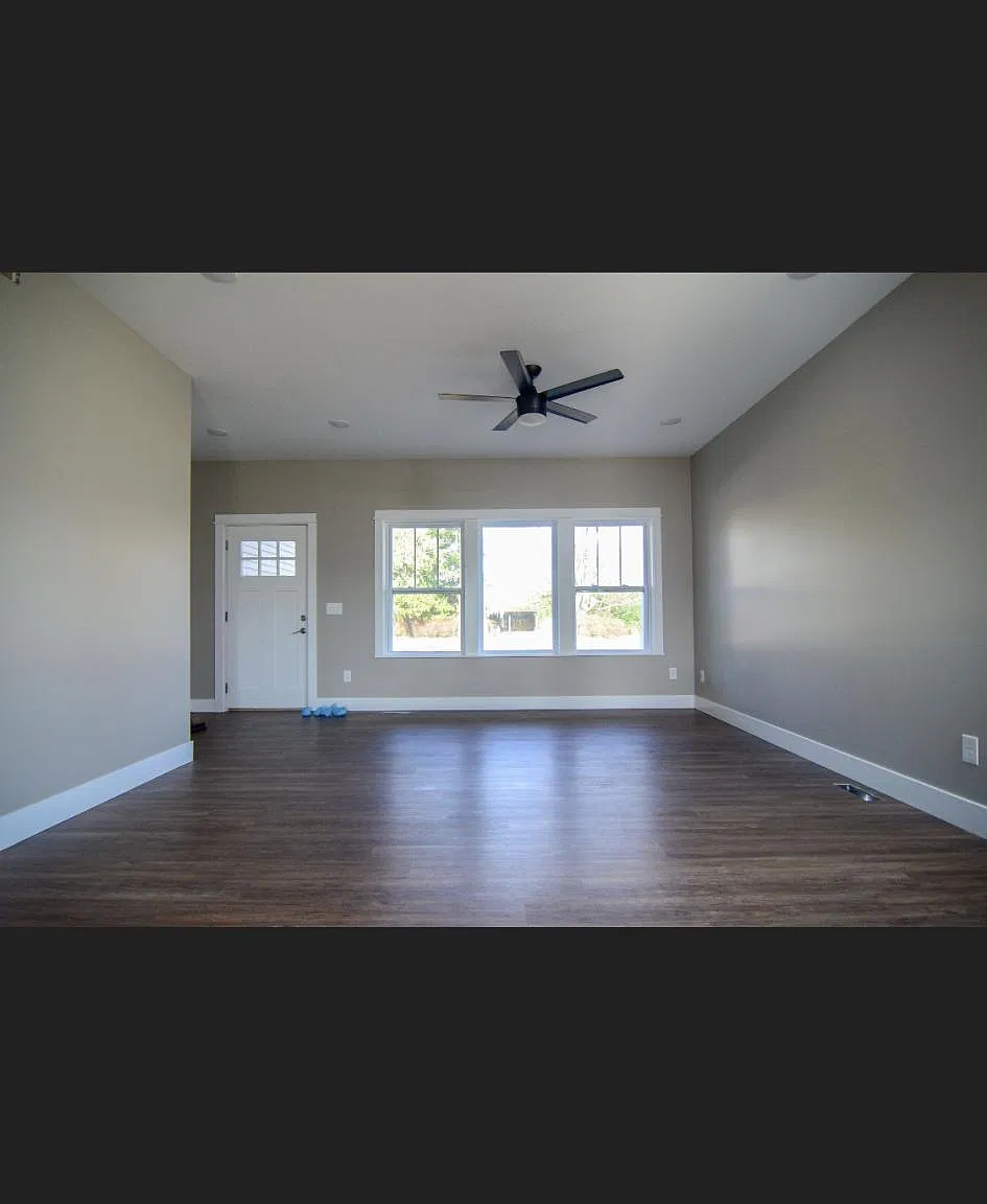 839 Peachtree Ct — Photo 2