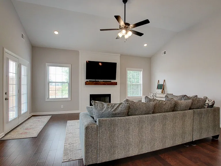 715 Jodine Ann Dr — Photo 17