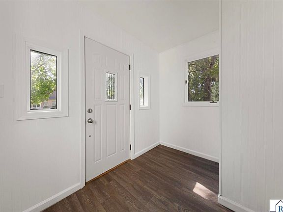 4th image of 108 1st Ave NW