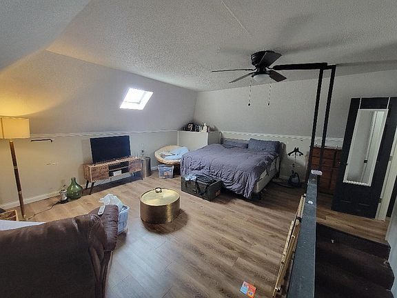 3rd image of 19 W Grady St #10