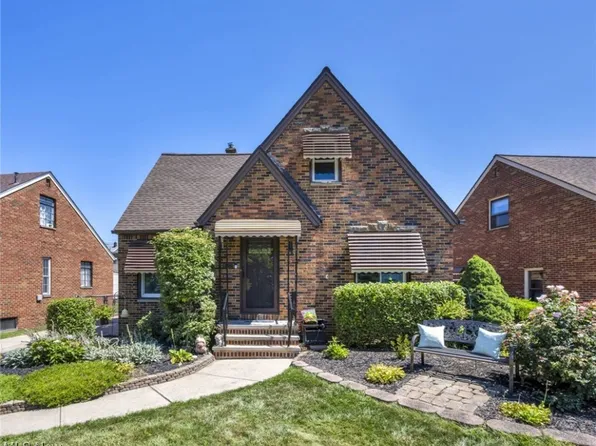 6467 Stanbury Rd, Parma, OH 44129