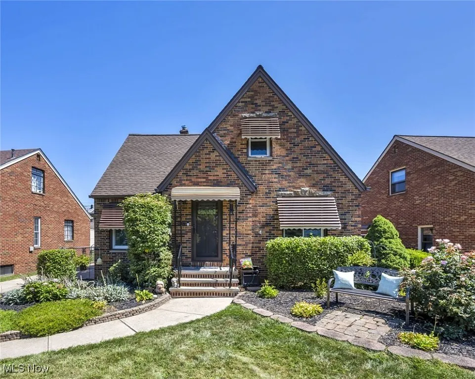6467 Stanbury Rd photo 1