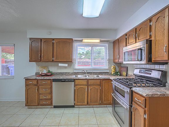 5th image of 1425 San Andres Ave NW