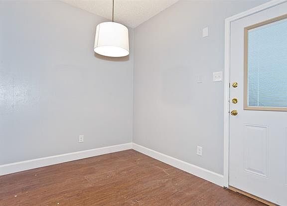 2nd image of 5620 Live Oak St Unit 105