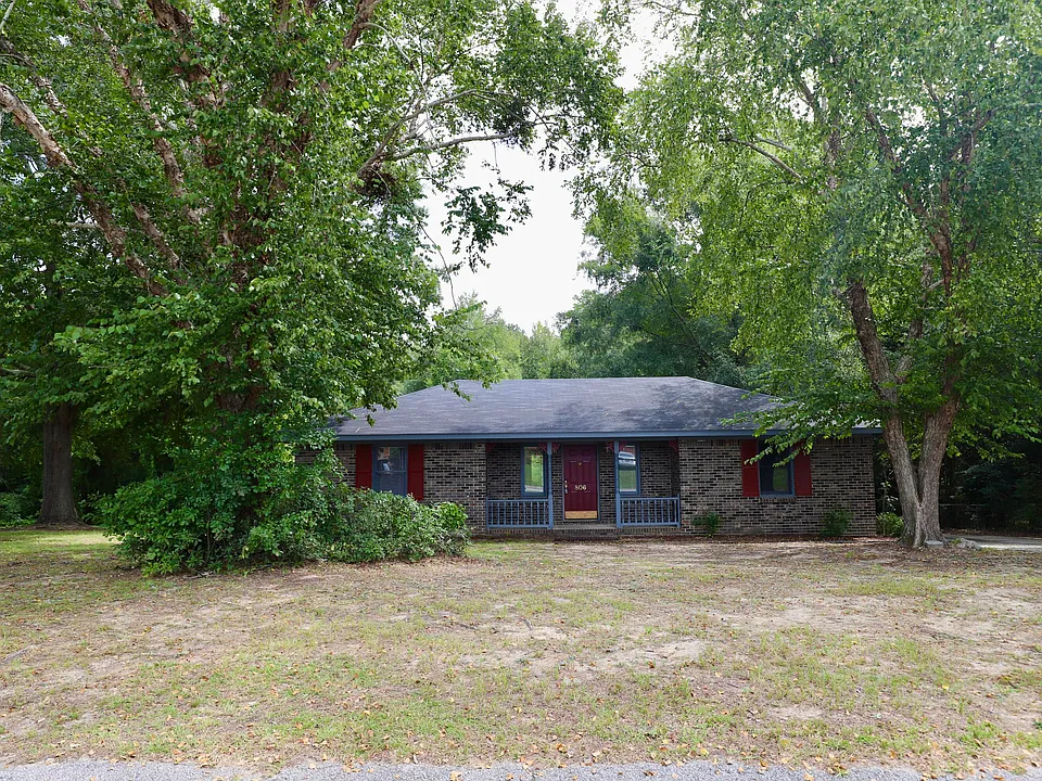 806 Club Ln
