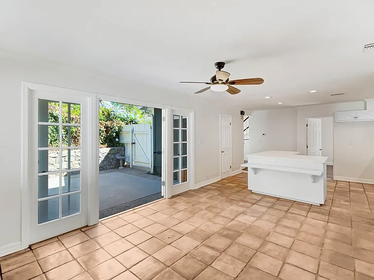 2401 Olive Ave — Photo 24
