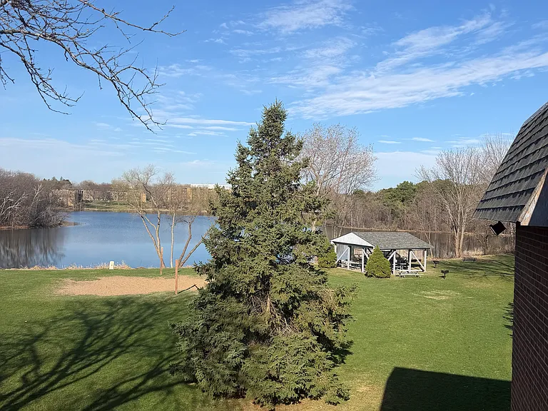Lake Cove Village Apartments — Photo 54