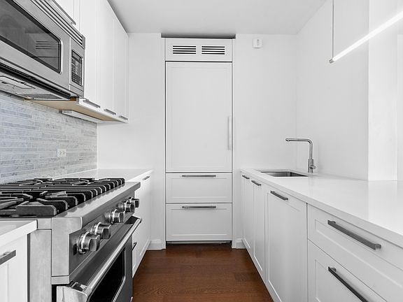 3rd image of 200 E 94th St APT 2911