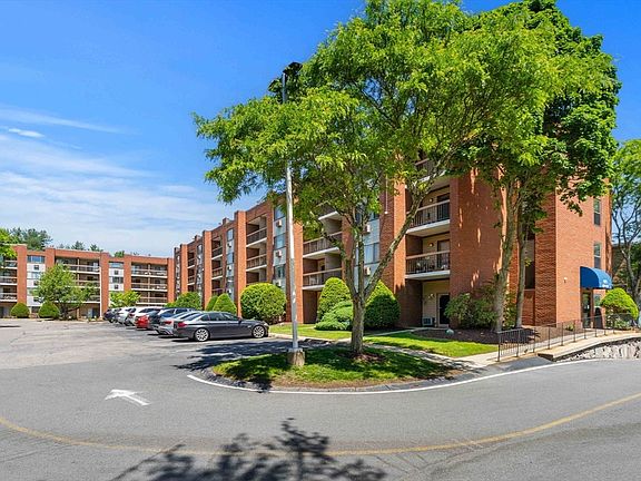 3rd image of 4975 Washington St #207