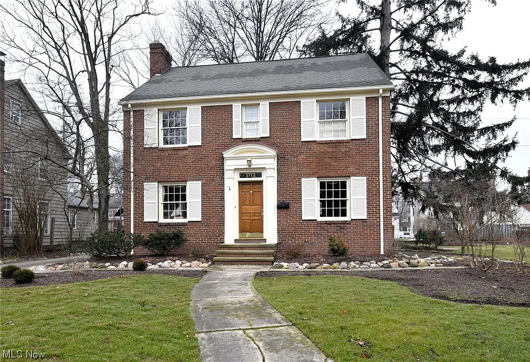 3712 Traver Rd photo 1