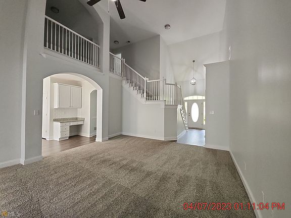 3rd image of 548 Guinevere Ct