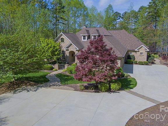 2nd image of 716 Scout Rd