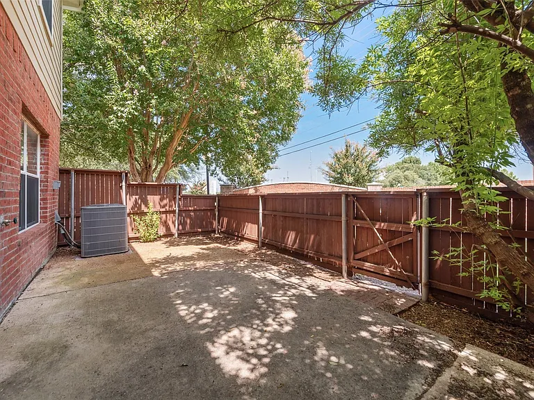 4541 Woodsboro Ln — Photo 20