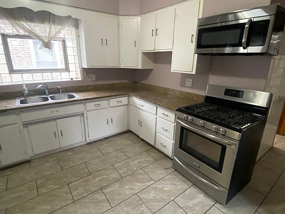 5th image of 2327 N Hamlin Ave Floor 3