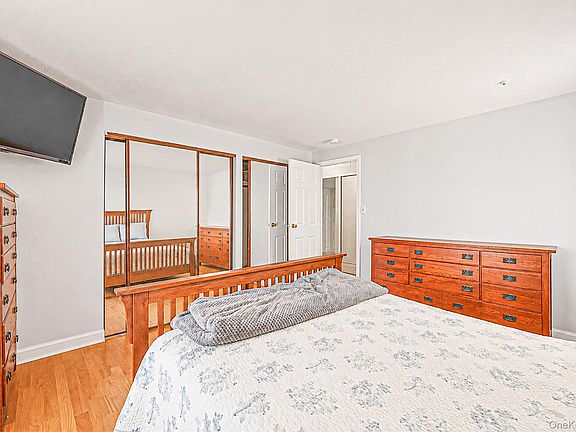 4th image of 452 Birchwood Road