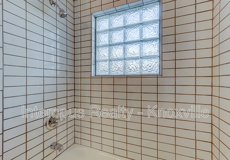 605 Booth St — Photo 11