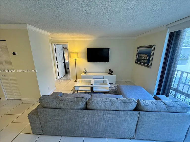 2625 Collins Ave #320 — Photo 2