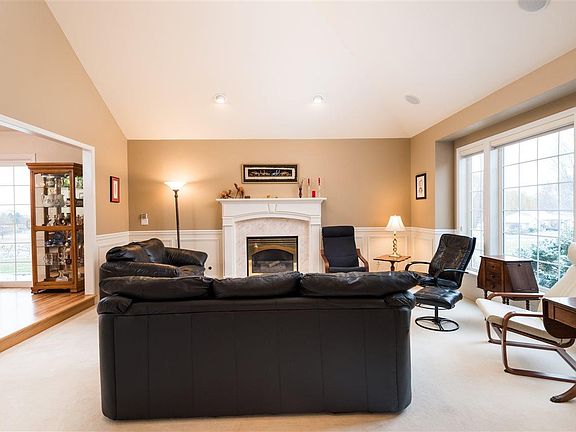 5th image of 3493 Eastlake Dr
