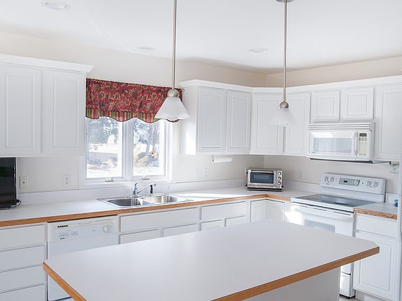 4th image of 6010 Millbrook Dr