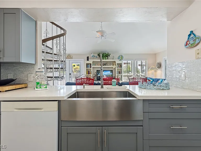 424 Lagoon Dr — Photo 14