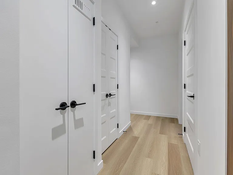 3455 Hastings St E — Photo 71