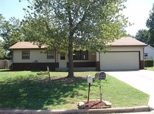 2644 N Clayton Ave, Springfield, MO 65803