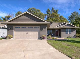 679 Autumn Dr, Altoona, WI 54720