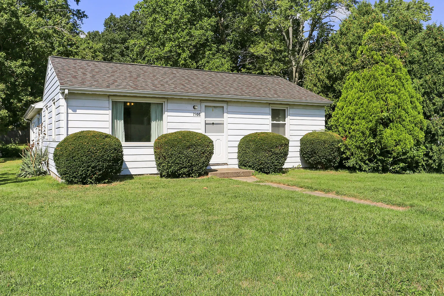 1508 W John St photo 1