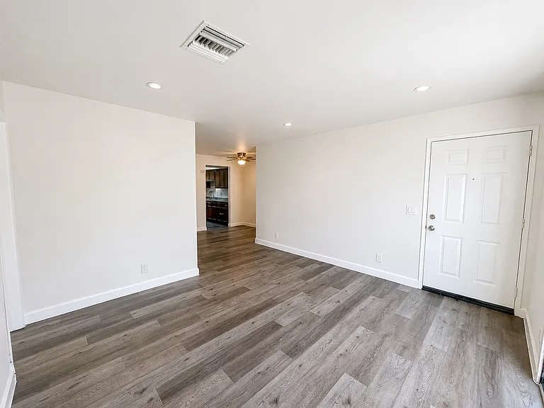 5915 Woodman Ave #204 — Photo 2
