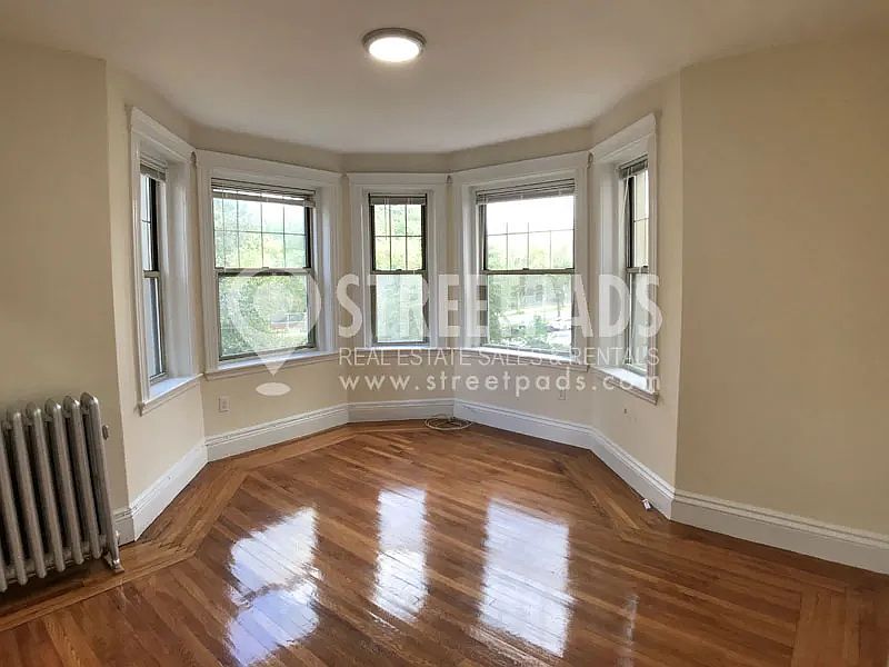 1st image of 33 Park Dr #6