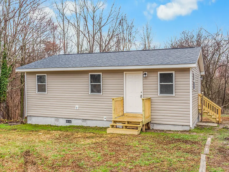 2043 Bishop Rd — Photo 2