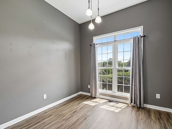 3rd image of 256 Dixie Ln