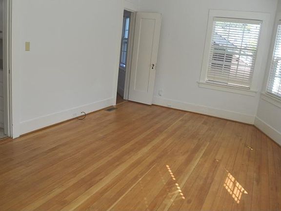 3rd image of 104 Bonita St
