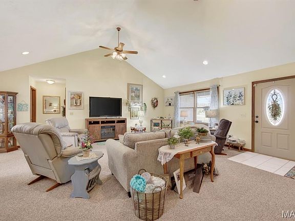3rd image of 18511 Oak Tree Ln