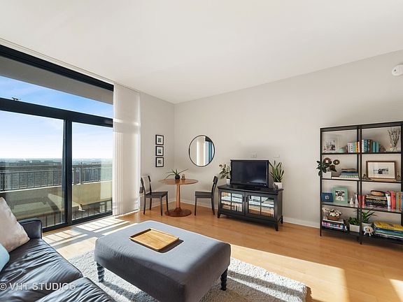 3rd image of 1160 S Michigan Ave APT 3202