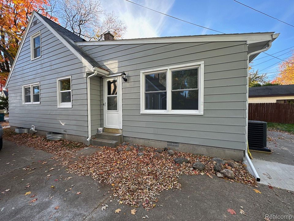 1st image of 839 E Greenlawn Ave