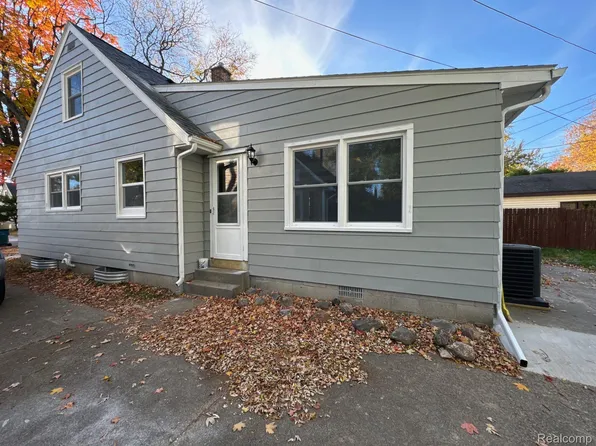 839 E Greenlawn Ave, Lansing, MI 48910