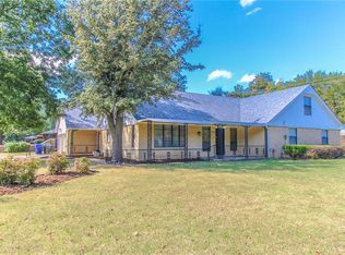 706 S Berry Rd, Norman, OK 73069