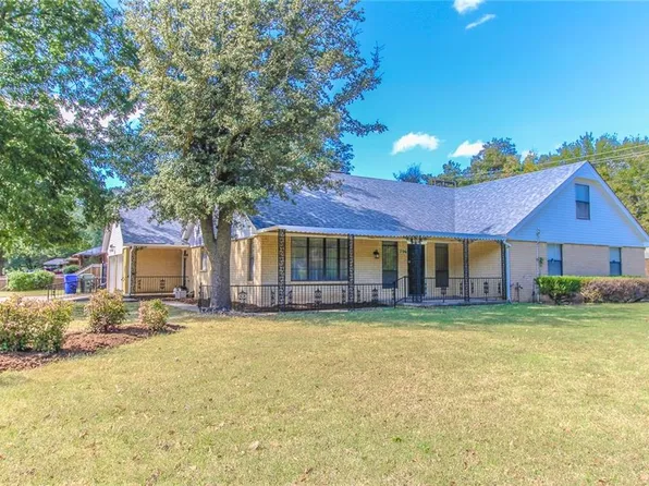 706 S Berry Rd, Norman, OK 73069