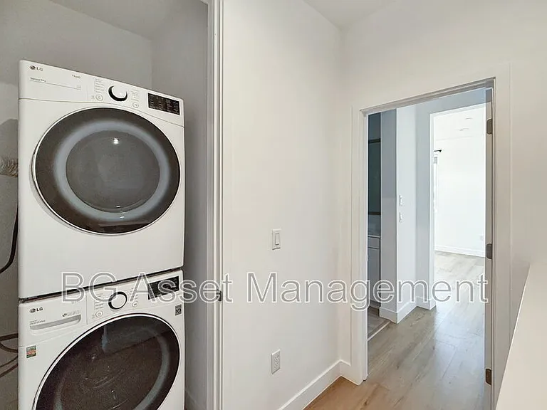 3909 Wattling St — Photo 27