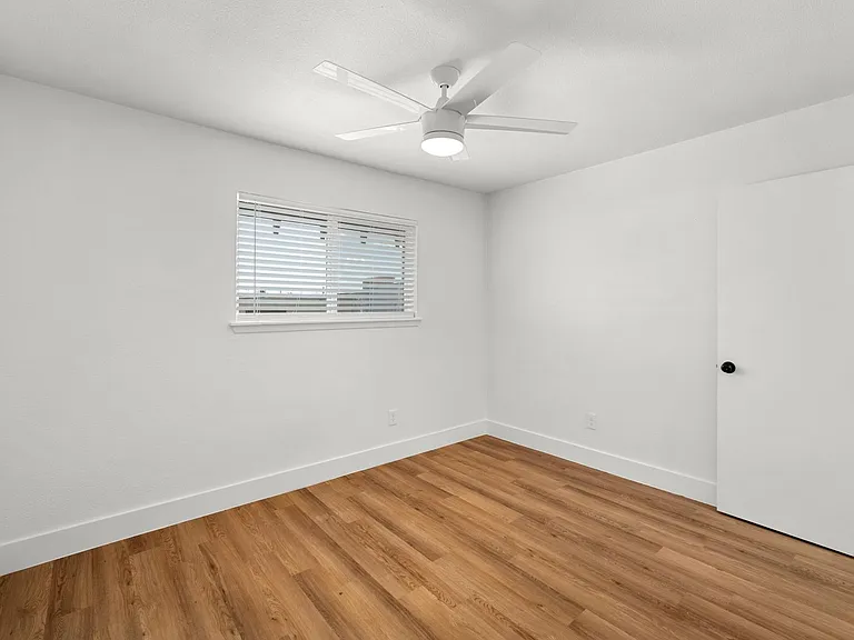CrestHaus Apartments — Photo 54