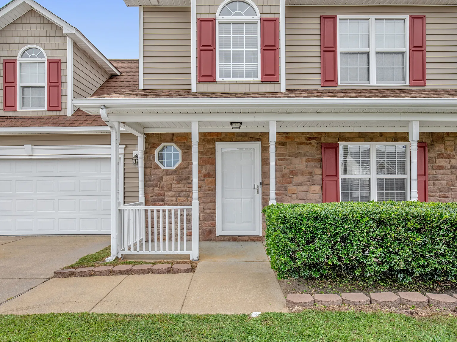 4 bed, 2036 sqft, $2,085 — Photo 4