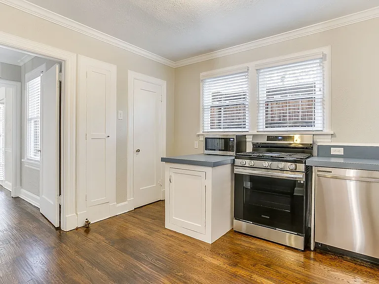 3257 Greene Ave #FULL — Photo 8