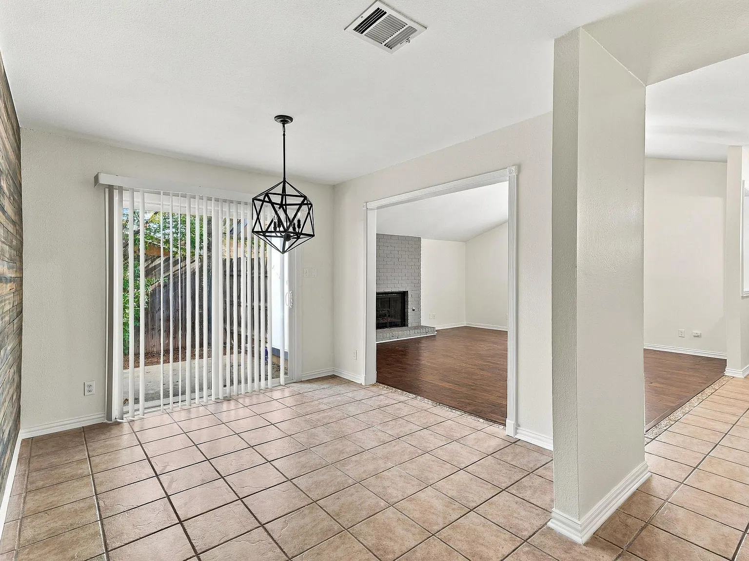 3 bed, 2.0 bath, 1367 sqft, $2,300 — Photo 3